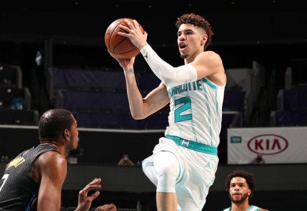  杜兰特复出砍40分终结连胜  